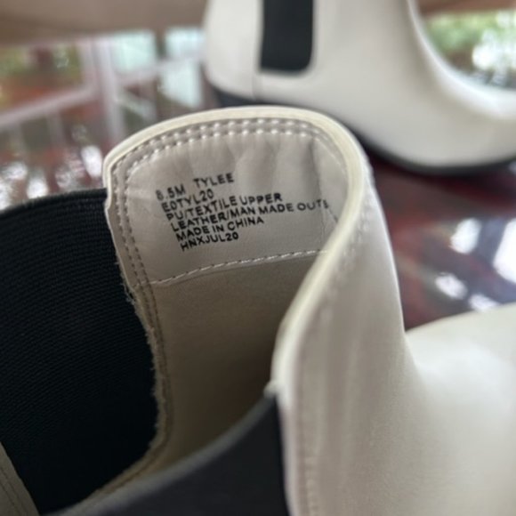 Esprit Off White Chelsea Ankle Boots 8.5 - Picture 3 of 3